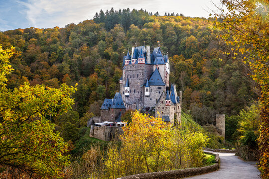 Eltz Castle, A Medieval Castle Located In Germany, Rheinland Pfalz, Mosel Region. Beautiful Old Castle, Famous Tourist Attraction On Sunny Autumn Day, Empty, Without People, Nobody.