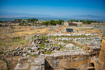 Obraz premium Ruins in ancient city of Hierapolis, Pamukkale, Turkey 
