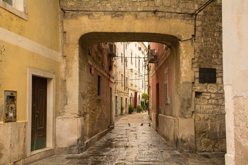 Fototapeta na wymiar A quiet backstreet in the historic medieval centre of Piran on the coast of Slovenia 