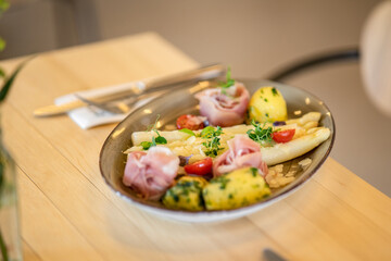 boild asparagus with ham and potatos