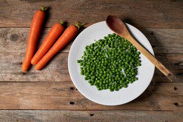Peas cooked with onion and carrots