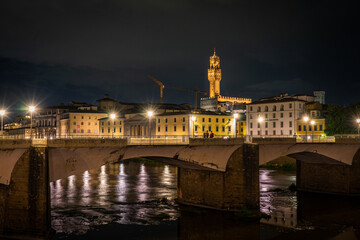 Fototapeta premium Skyline river Florence at night, Italy.