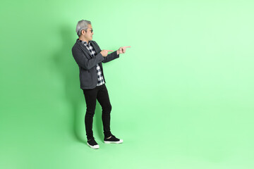 Obraz premium Asian Man on Green