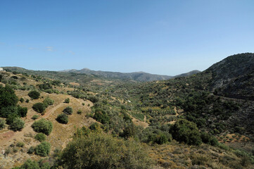 Fototapeta na wymiar La vallée en contrebas du village de Goniès près de Gazi en Crète