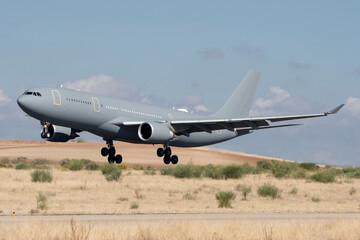 Avión de transporte, cisterna en vuelo MRTT A330