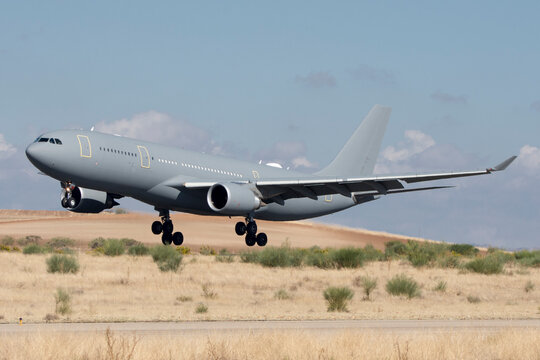 Avi&oacute;n de transporte, cisterna en vuelo MRTT A330