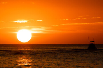 Amanecer naranja.