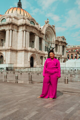 Obraz premium beautiful black girl traveling alone