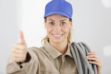 young female builder making thumbs-up gesture