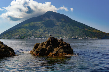 Die Vulkaninsel Stromboli, gesehen von Strombolicchio.
Isole Eolie, Sizilien