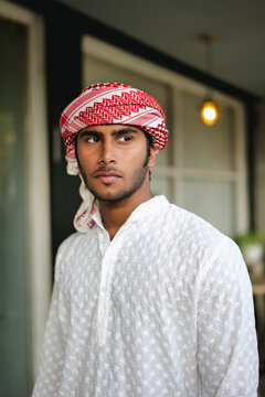 Indian Muslim Men Wearing Arabic Attire