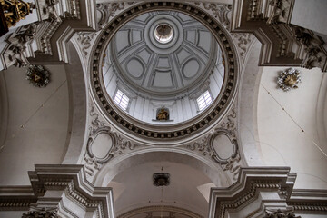 Obraz premium interior of the cathedral in krakow poland
