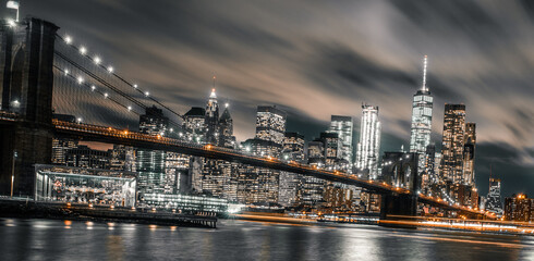Fototapeta na wymiar Brooklyn Bridge long exposure during the night