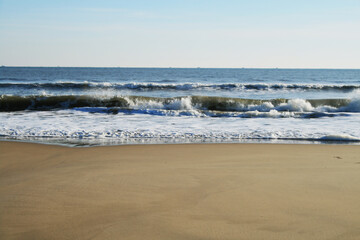 Fototapeta na wymiar Small waves on the beach