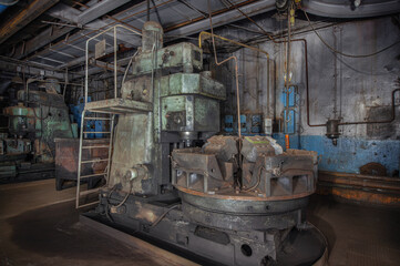 Stopped production of cylinder blocks for cars in an old factory. Large machine in the workshop