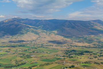Fototapeta premium Summer mountain landscape in the USA. Sunny day and cloudy sky, Village view from the top of the rock. High-quality photo