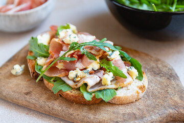 Toast with bacon, fresh arugula and blue cheese. 