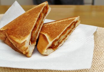 極薄のトンカツを使ったカツサンド