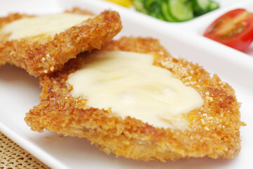 極薄のトンカツと付け合わせ