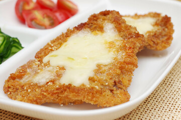 極薄のトンカツと付け合わせ