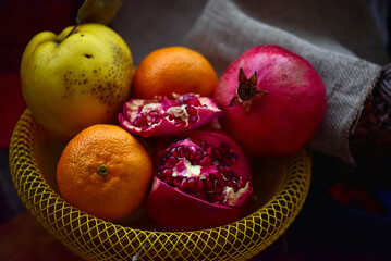 apples in a basket