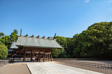 宮崎神宮の境内	