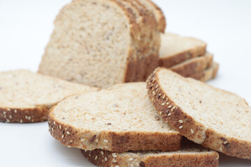 Fototapeta na wymiar Close-up sliced ​​wholemeal bread, on white background 