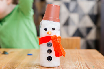 Make a Snowman. Christmas time is here. Excitement and fun advent activities at home when waiting for the holidays. Family creative workshop. 5 minute craft for pre-school and primary school children.