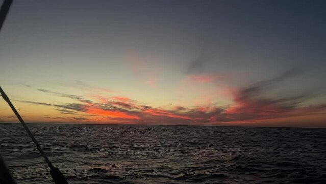 Atardecer precioso en medio del mar camino a Menorca
