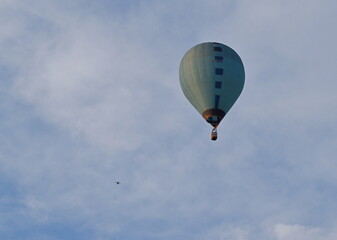 Fototapeta na wymiar Balon i dron