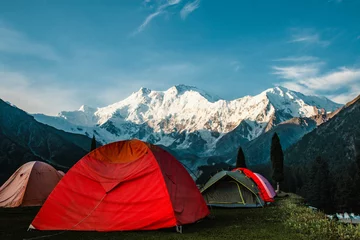 Selbstklebende Fototapete Nanga Parbat Camping Fairy Meadows Nanga Parbat Schöne Landschaft mit Blick auf die Berge