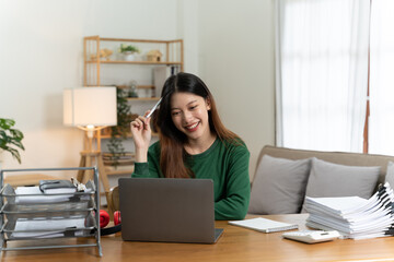 Obraz na płótnie Canvas Asian girl with laptop computer on desk.