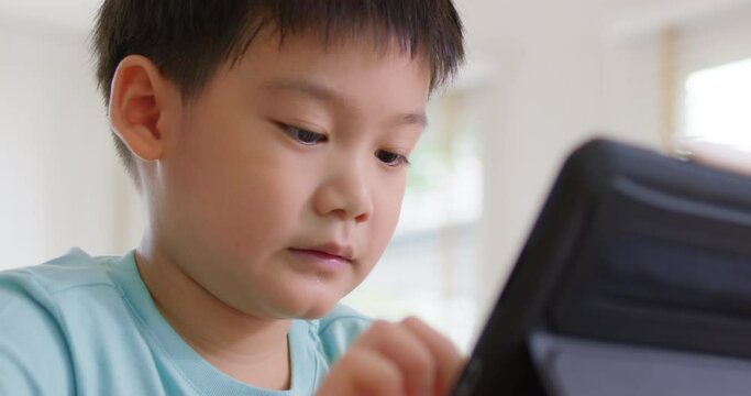 Chinese Kid Playing Video Games Images – Browse 1,095 Stock Photos ...