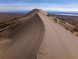 Fototapeta na wymiar The top of the winding ridge of the dune crest.