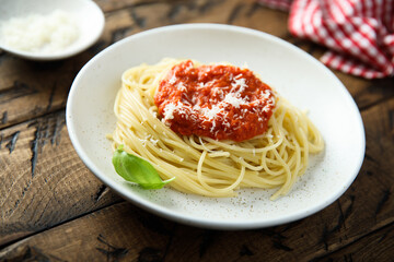 Spaghetti with tomato sauce