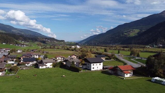 Salzburg, Pinzgau, Bramberg am Wildkogel Panorama Tal, M&uuml;hlbach