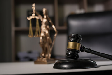 judge on wooden table And experienced lawyers meet with clients and give advice behind the scenes. legal services legal consulting concept