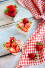 Vanilla panna cotta with strawberry sauce