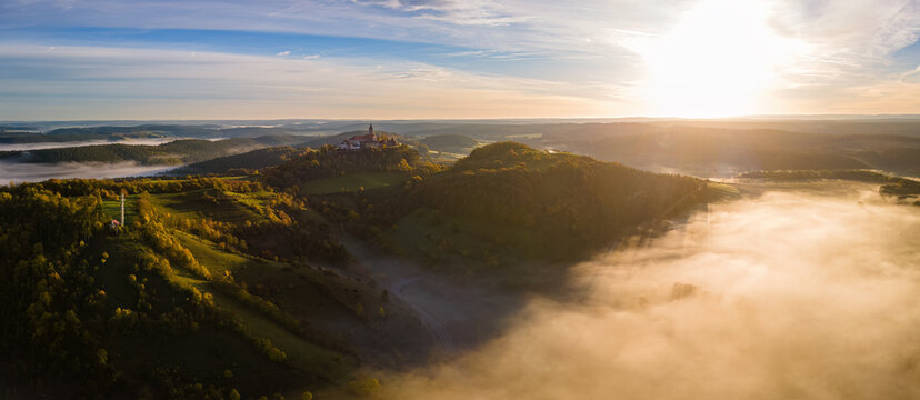 Leuchtenburg bei Kahla (Th&uuml;ringen) &uuml;ber Nebelmeer