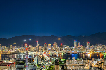 高所から撮り下ろした綺麗な神戸夜景 - obrazy, fototapety, plakaty