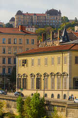 Fototapeta premium paysage urbain de la ville de Lyon en automne