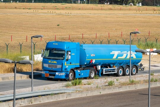 Blue TJA Transportes J. Amaral's truck on an empty road, Lisbon