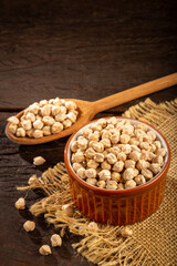 Raw chickpeas in the bowl.