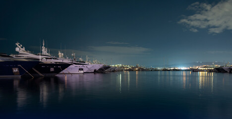 Obraz premium many ships at night on the pier in the Aegean Sea Athens Greece