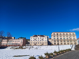 Fototapeta premium Clear frosty morning in a snowy winter city