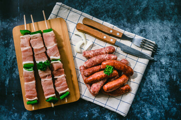 Brochettes et saucisses à griller