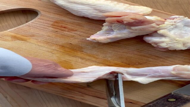 Difficulty in cutting up chicken wings vertical