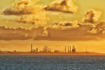 Küste von Aruba im Sonnenuntergang