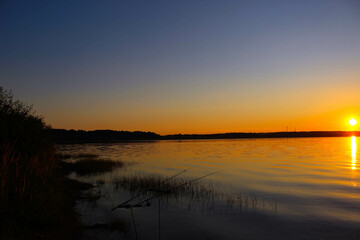 Fototapeta na wymiar Beautiful sunset reflected in the water on a huge lake