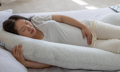 Obraz na płótnie Canvas Pregnant woman with pregnancy pillow